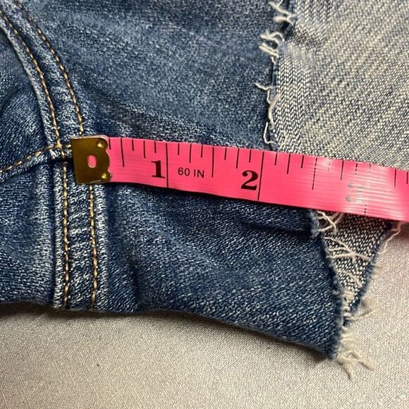 Cosmic Blue Love 28" Cutoff Denim Shorts Blue Pockets Stretch Distressed NWT - Picture 13 of 13